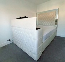 Art Deco TV-Bett in Plüsch